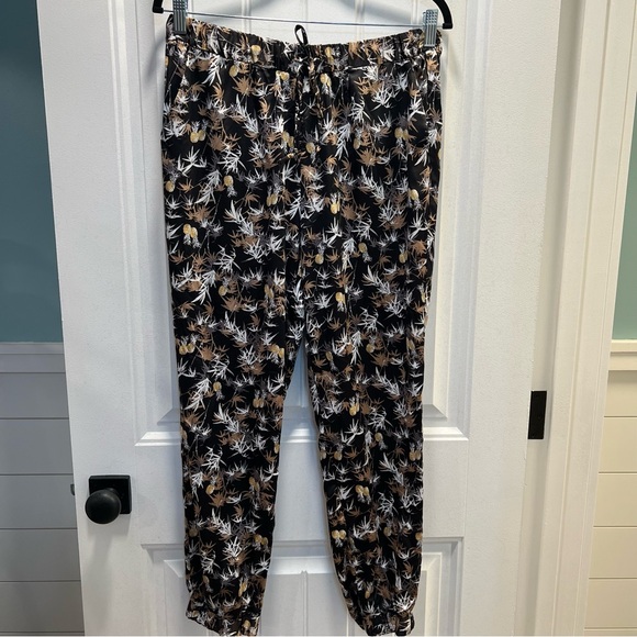 Peter Som Design Nation Women’s
Black Tropical Pineapple Print Jogger Pants. - Picture 2 of 10